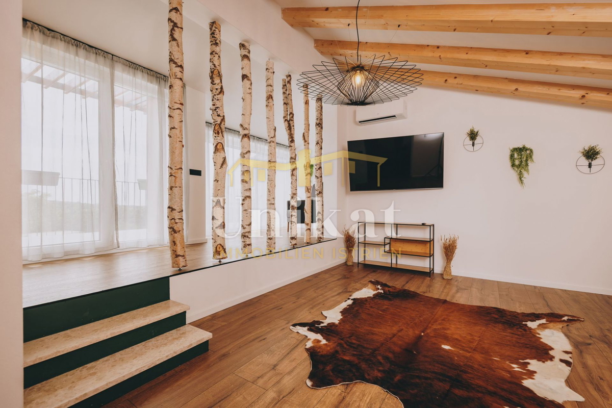 Samostojna hiša s bazenom - 17 km od morja